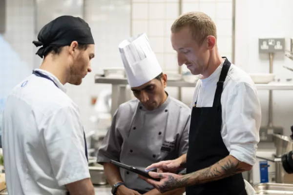 Using AI To Monitor And Minimise Food Waste In Hotel Kitchens