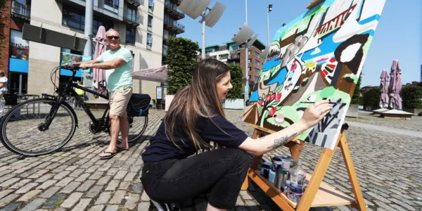 Street Artist Paints Picture To Promote Northern Ireland In Dublin