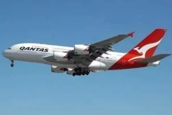 Qantas Executives Asked To Work As Baggage Handlers
