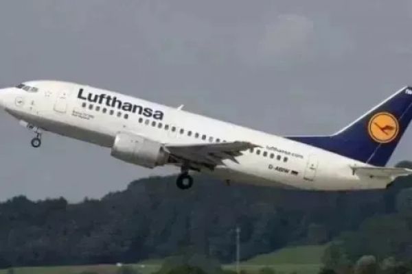 Lufthansa Pilots Vote For Industrial Action Over Pay