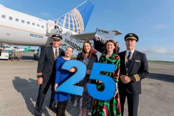 Shannon Airport And United Mark 25 Years Of Newark Service