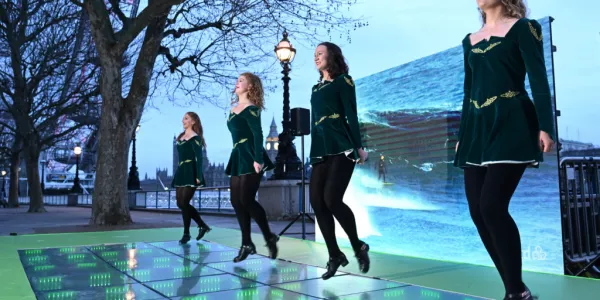 Tourism Ireland Sets Up Green Kinetic Dance Floor In London