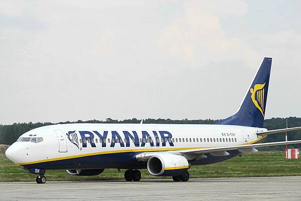 Ryanair Reduces Charges, Records Strong Growth