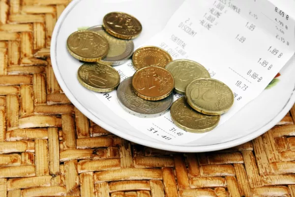 Scottish Diners Are The UK's Most Generous Tippers