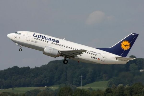 Lufthansa Lifts 2015 Earnings Forecast on Summer Gains, Fuel