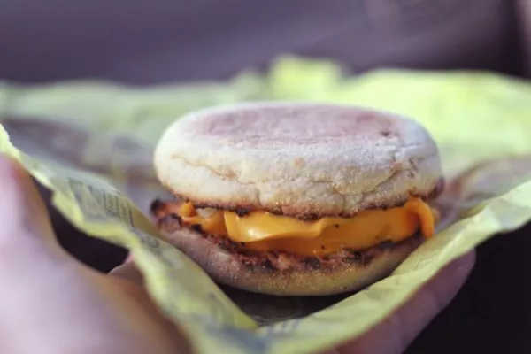 Tweaking McMuffins Speeds McDonald’s Ahead of Breakfast Rivals