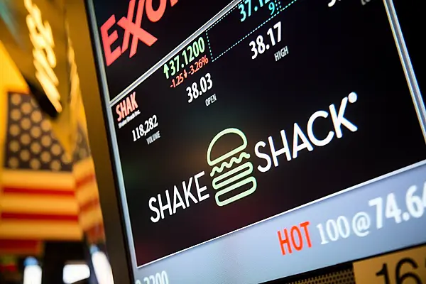 Shake Shack Short Sellers See Trouble In Lines For Burgers