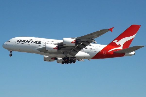 Qantas Posts 17% Fall In Profit