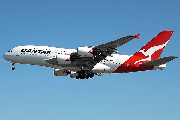 Qantas Posts 17% Fall In Profit