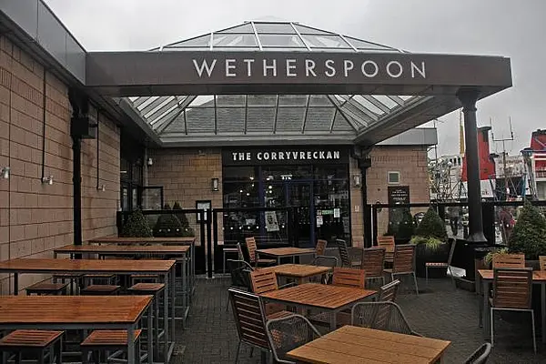 JD Wetherspoon Q1 Sales Rise