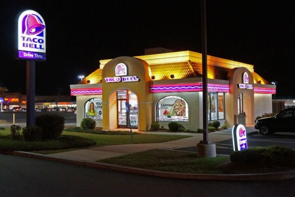 Taco Bell Mandates Employee Temperature Checks And Contactless Payments At US Outlets