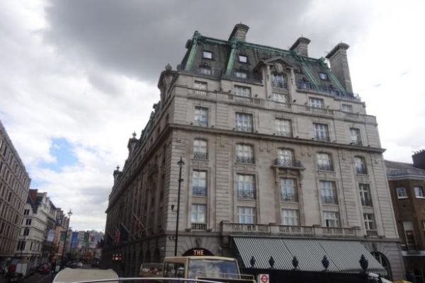 Bids Exceed £1bn For London's Ritz Hotel