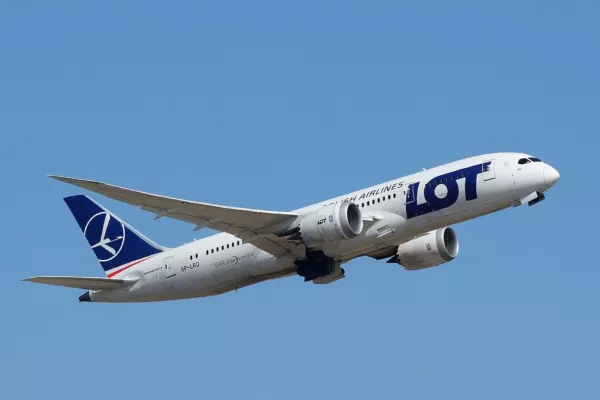 Poland Planning Aid Package Of Up To 2.94bn Zlotys For LOT Airline