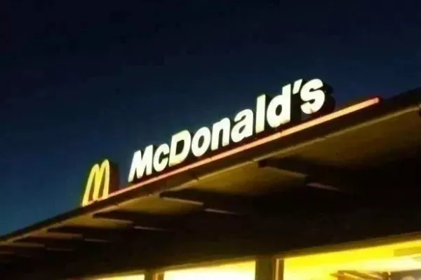 Russians Line Up For Final Big Mac Ahead Of McDonald's Exit