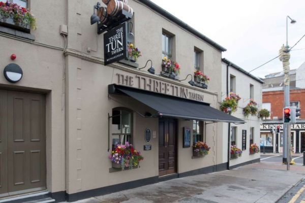 Rugby Stars To Buy Three Tun Tavern From JD Wetherspoon