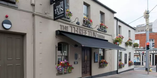 Rugby Stars To Buy Three Tun Tavern From JD Wetherspoon