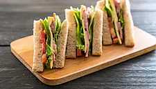 French Caterer Elior Suspends Guidance On Omicron Uncertainty