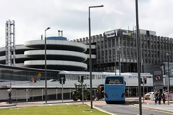 Ministers Visit Dublin Airport Reception Facility For People Arriving From Ukraine