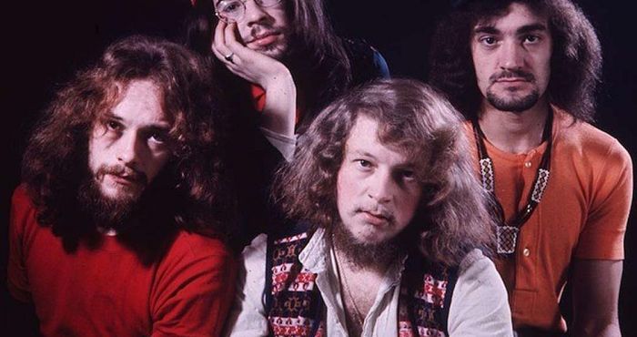 InsideOutMusic/Sony Music announce the signing of JETHRO TULL