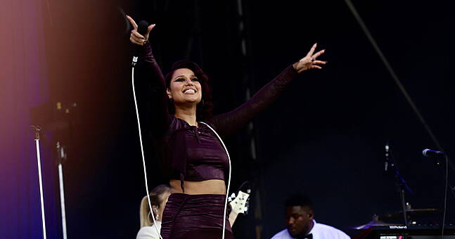 Live Report: RAYE is a vocal powerhouse at Longitude Festival - Vimarsana News