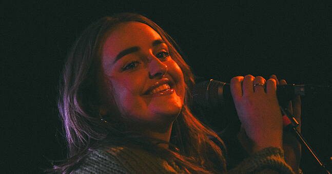 Live Report: Nell Mescal mends her homesickness with stellar Whelan's show - Vimarsana News