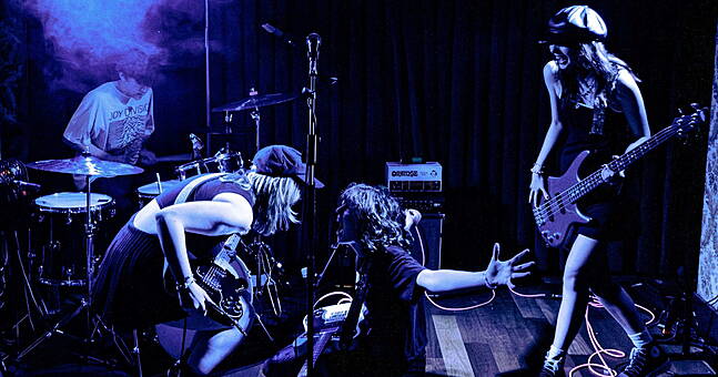 Hot For 2024 Irish Acts: Thanks Mom - Vimarsana News