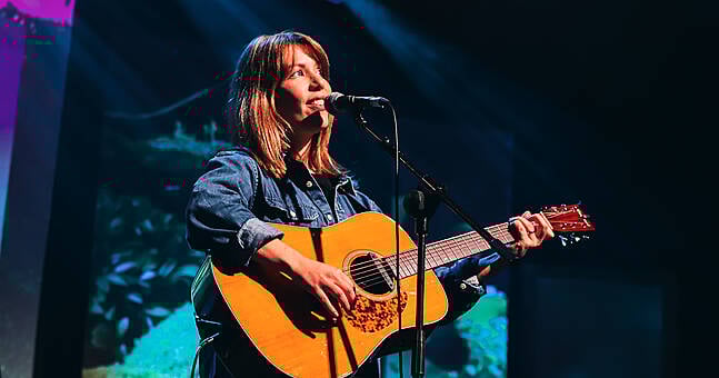 Niamh Regan announces Irish solo tour for autumn
