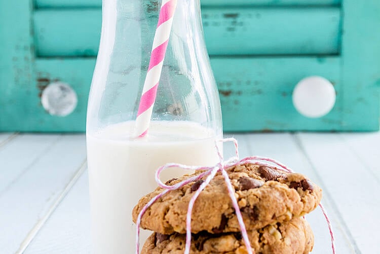 These chocolate chip cookies are sugar AND gluten free...
