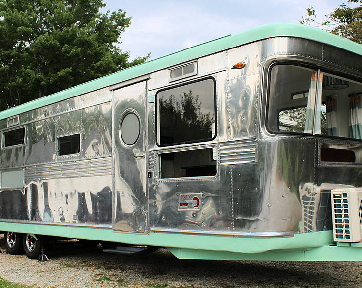 This baby boomer trailer is the cutest tiny home