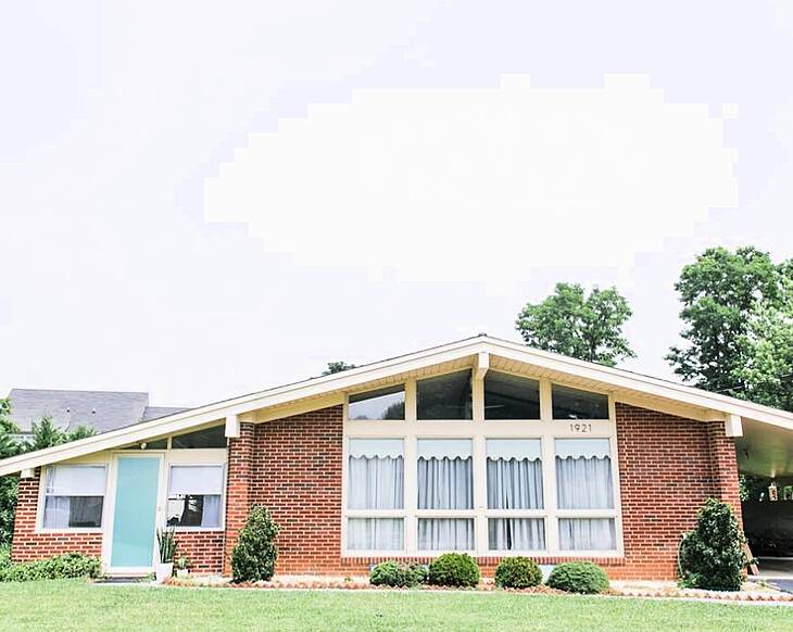 A blogger's 1960s architectural home is a mid-century modern dream