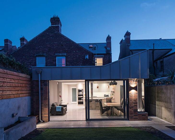 The Light Angle: HOUSE7 Architects gave this family home the perfect extension