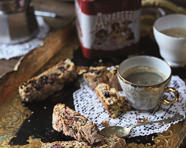 CANTUCCINI BISCUITS WITH CRANBERRIES AND CHOCOLATE
