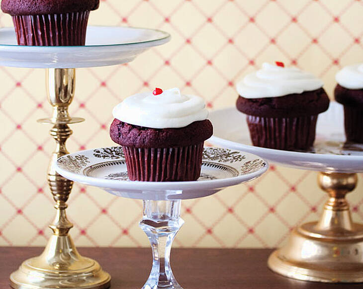 Make And Do the Design*Sponge way: Recycled cake stand