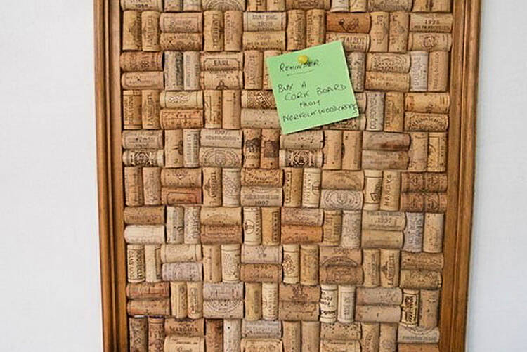 How To: Make a wine cork notice board