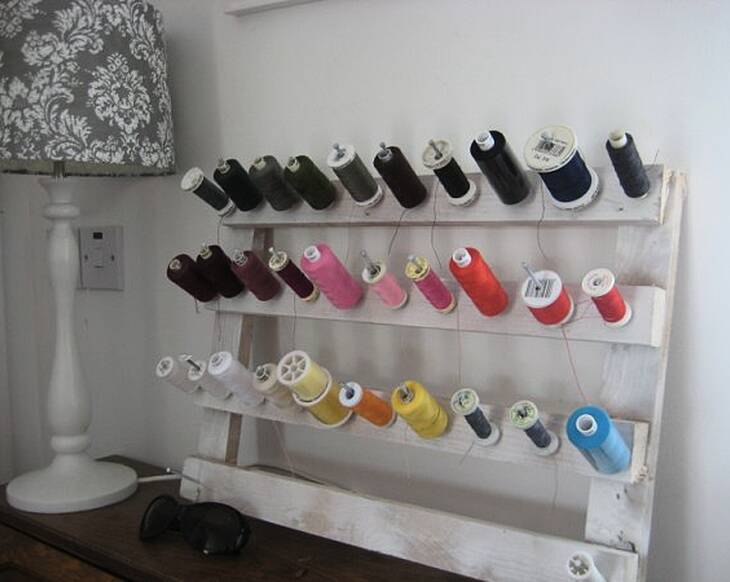 Make your own thread rack following this simple tutorial