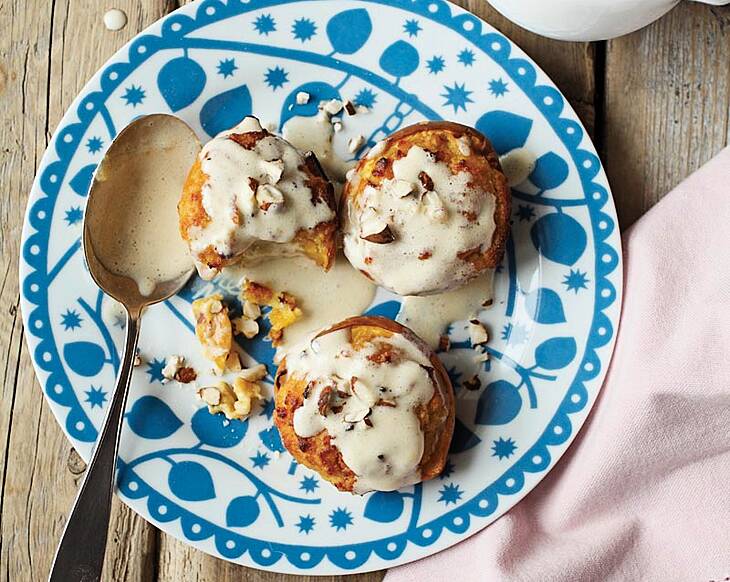 Sweet Treats: Sophie Kooks' Almond Baked Peaches with White Chocolate Sauce