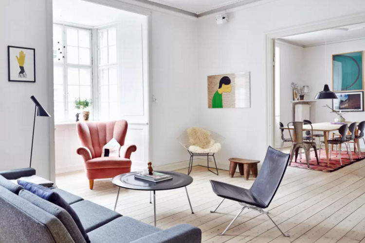 HOUSE TOUR: A LESSON IN PICTURE HANGING IN COPENHAGEN