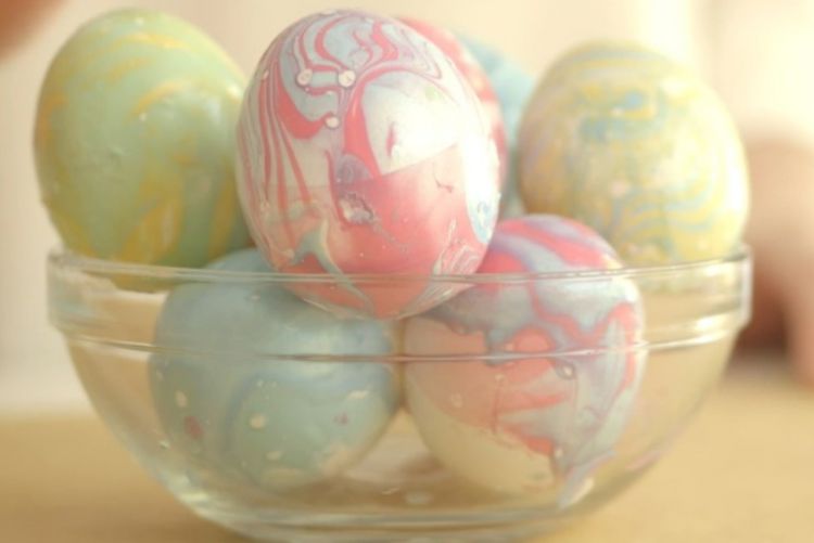 VIDEO: DIY Marble Easter Eggs