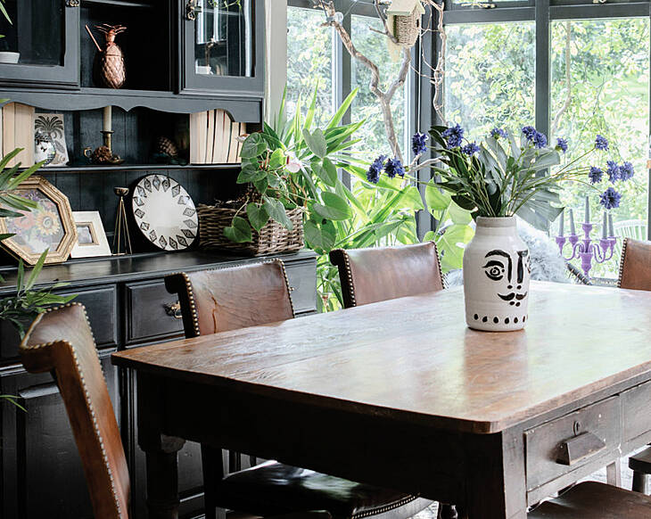 Her dark materials: Eniko's dark and dramatic 1890s Northern Irish home