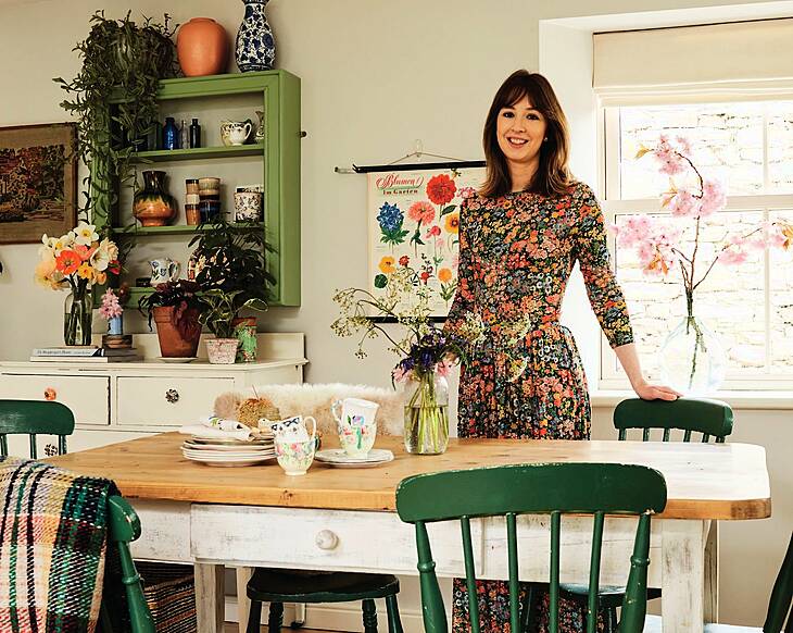 A New Chapter - Elizabeth Dalton's wholesome floral cottage