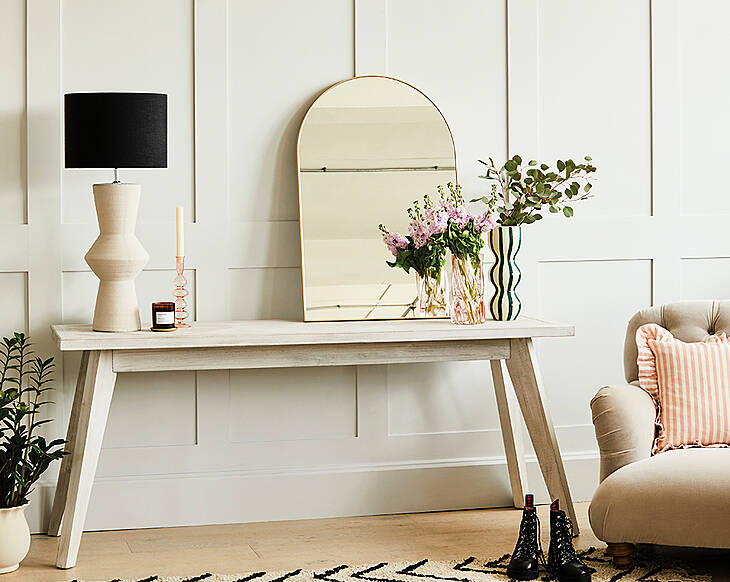 Expert guide to lighting… the hallway