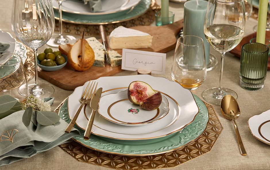 Create a beautiful festive tablescape with Peacock & Co