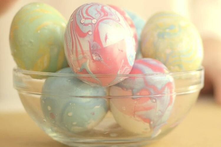 VIDEO: DIY Marble Easter Eggs