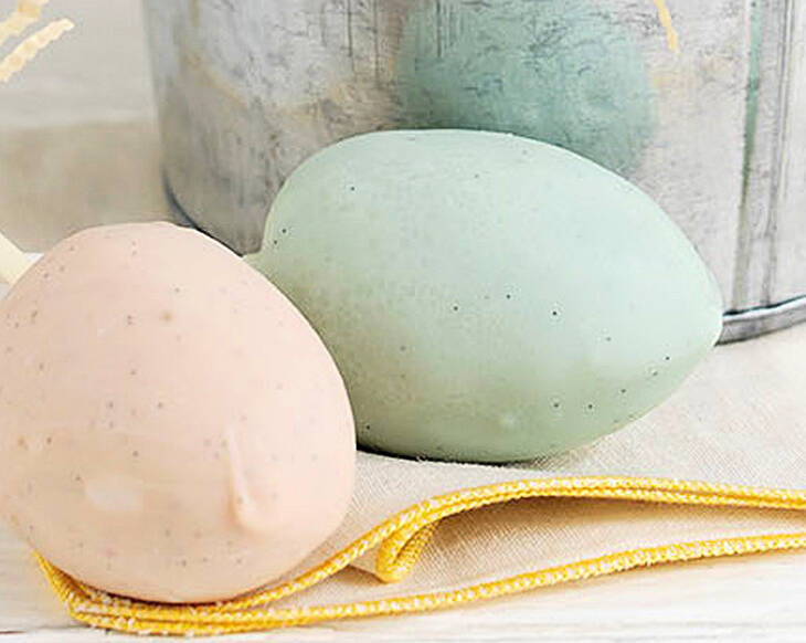 Hen and egg cake pops: The Easter recipe to crack into while school's out