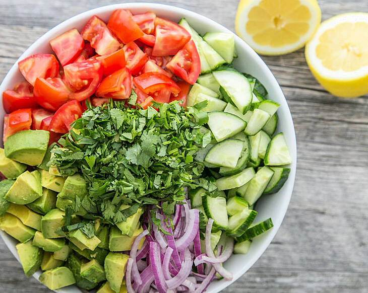 Pinterest is going mad for this super simple, delicious sounding detox salad recipe