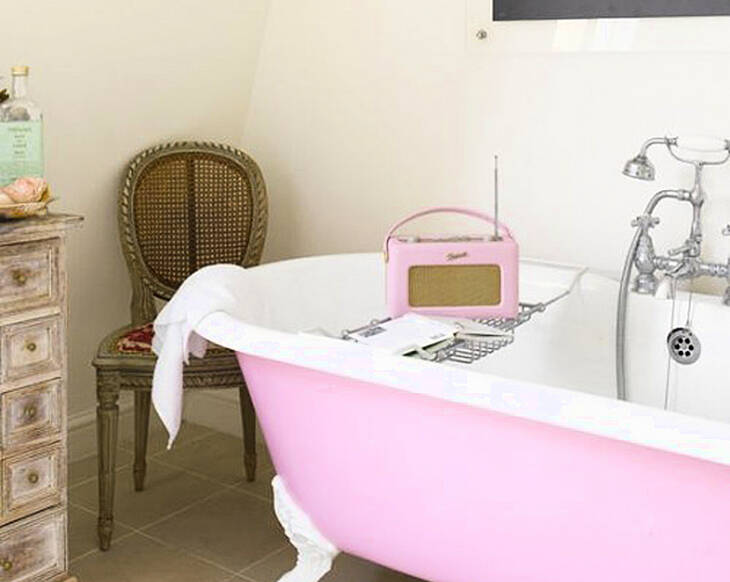 Paint your bath tub a bright colour
