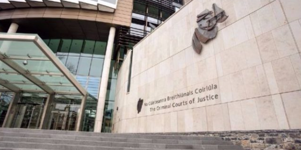 Man (32) on trial accused of t...