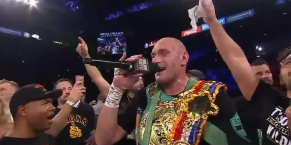 Tyson Fury wins in style and t...