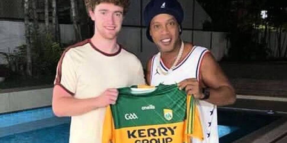 Ronaldinho presented with Kerr...