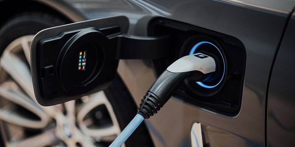 1 in 3 EV drivers anxious abou...